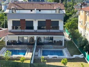 Villa Isra 5 plus 1 Bedroom Villa Private Pool and Garden